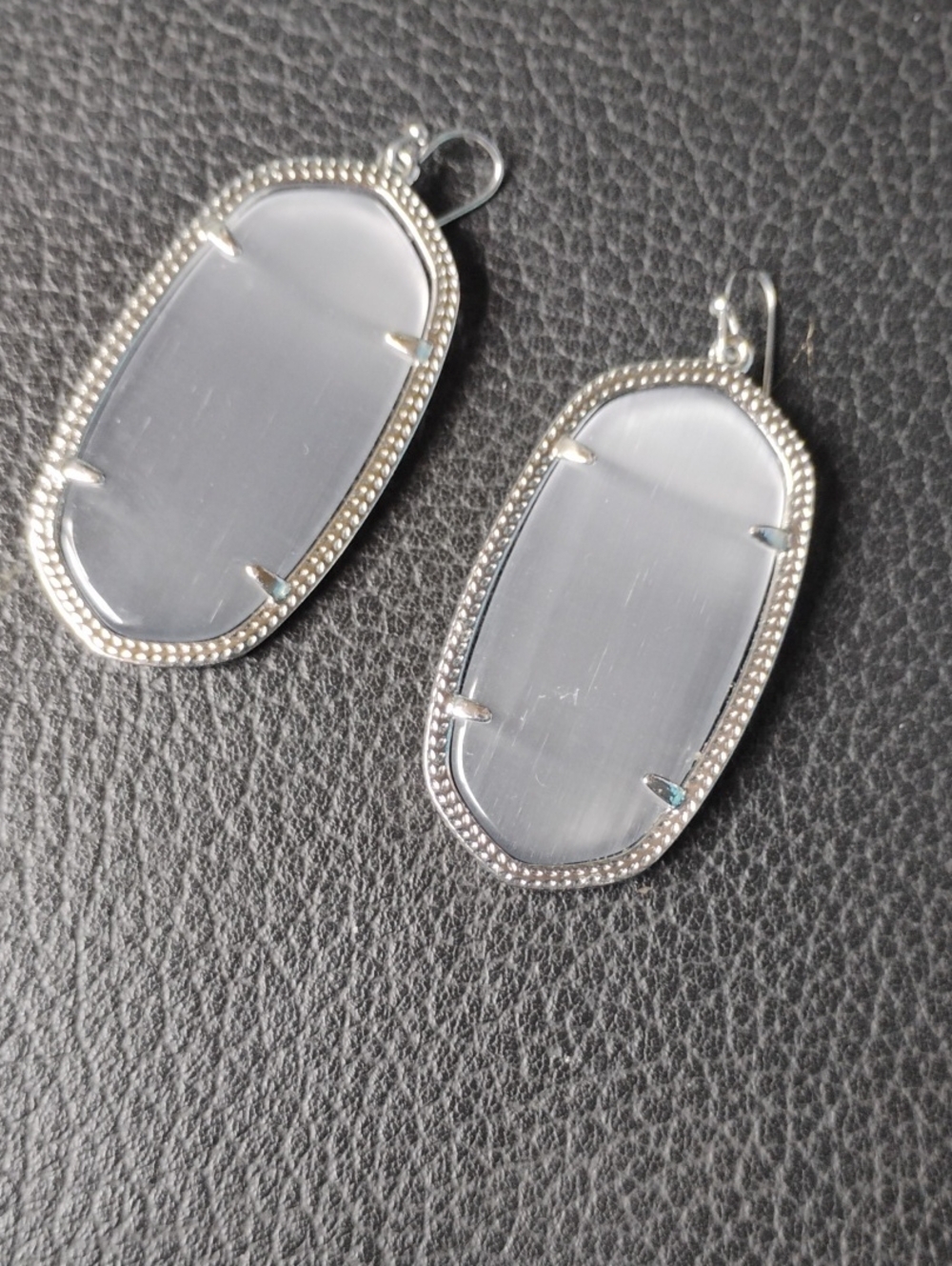 Kendra Scott Light Gray/White Glass Elle Drop Earrings